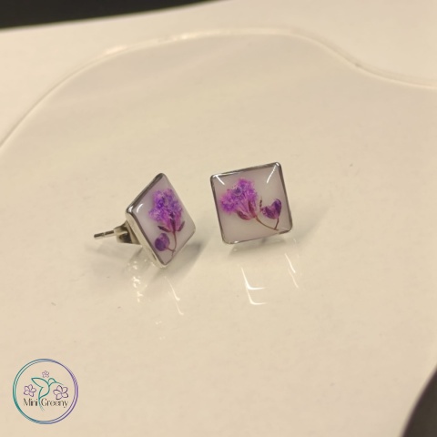 Białe kolczyki z kwiatami lawendowej gipsówki