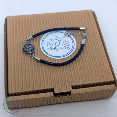 Bransoletka z  mini suszonymi kwiatuszkami w czerni 