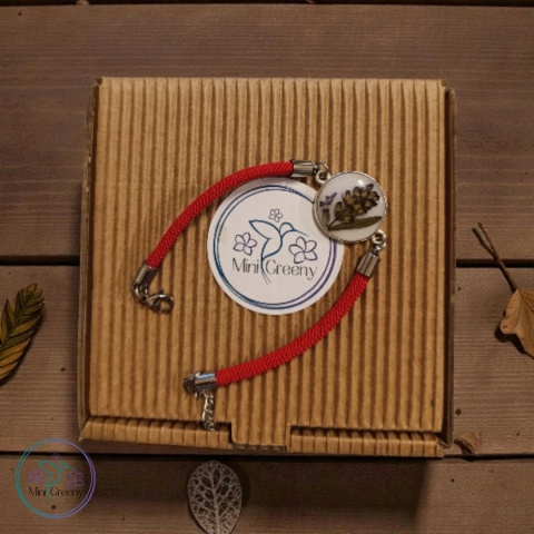 Bransoletka z lawendą na czerwonym sznurku