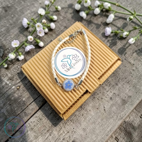 Bransoletka z niezapominajką w bieli