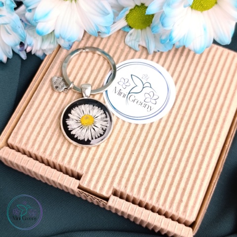 Brelok z kwiatem stokrotki