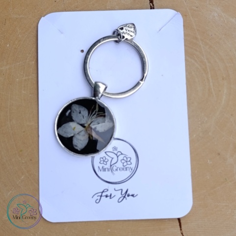 Brelok z kwiatem gaury białej