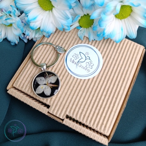 Brelok z kwiatem gaury białej