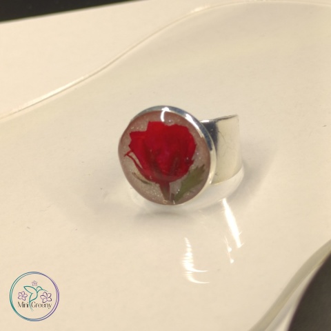 Pierścionek z kwiatem róży