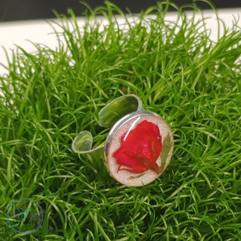 Pierścionek z kwiatem róży