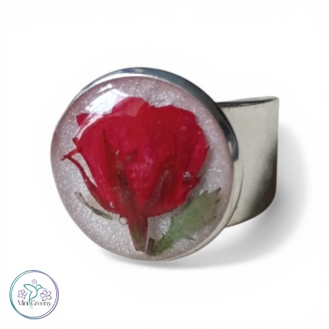 Pierścionek z kwiatem róży