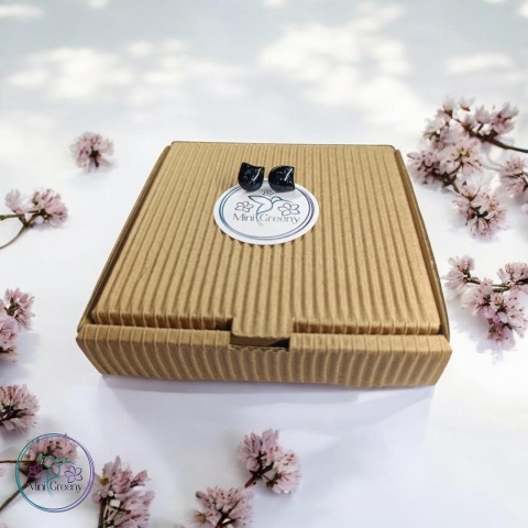 Kocie kolczyki na sztyftach z brokatowym efektem