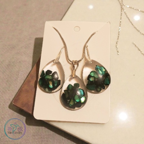 Komplet biżuterii krople z zieloną muszlą