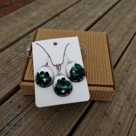 Komplet biżuterii krople z zieloną muszlą