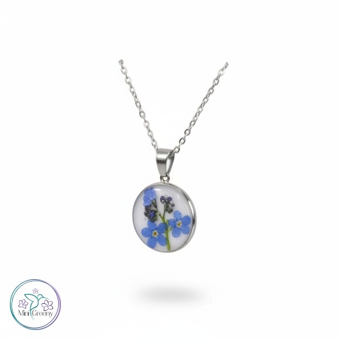 Mały okrągły wisiorek z niezapominajką