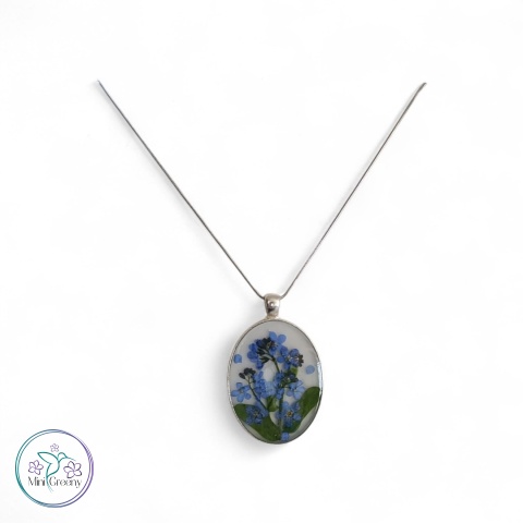 Owalny wisior z kwiatami niezapominajek