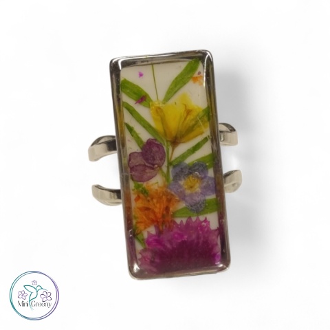 Pierścionek z suszonymi kwiatami