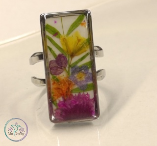 Pierścionek z suszonymi kwiatami