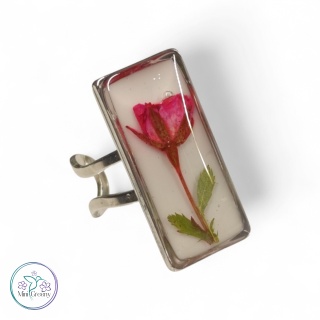 Pierścionek z suszonymi kwiatami