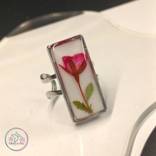 Pierścionek z suszonymi kwiatami