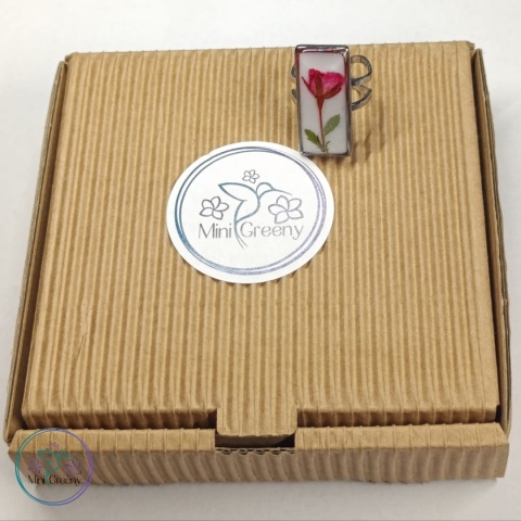 Pierścionek z suszonymi kwiatami