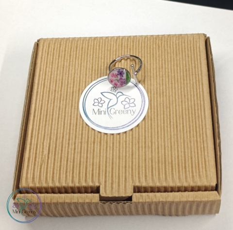 Niebanalny pierścionek z suszonymi kwiatami