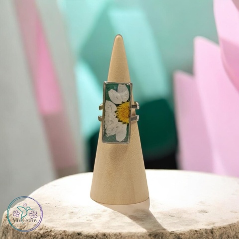 Pierścionek ze stokrotką