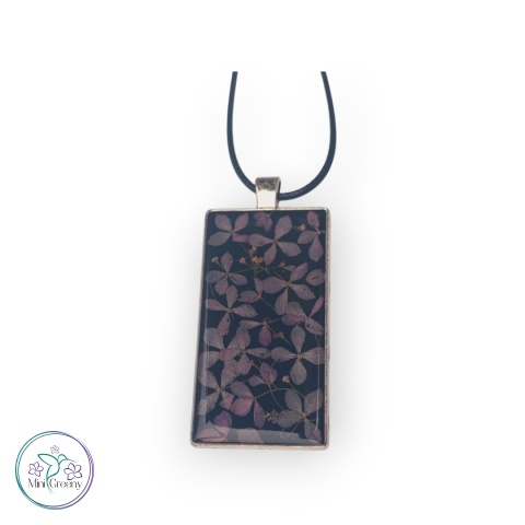 Prostokątny wisior z kwiatami miniaturowej hortensji