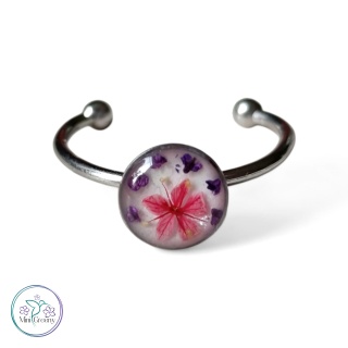 Regulowany pierścionek z fioletowo-różowymi kwiatuszkami