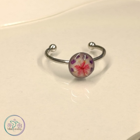 Regulowany pierścionek z fioletowo-różowymi kwiatuszkami