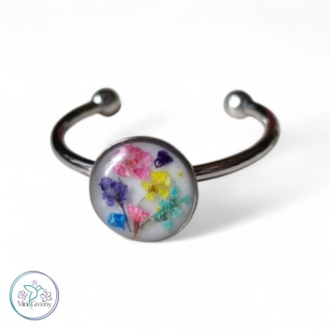 Regulowany pierścionek z kolorowymi kwiatuszkami