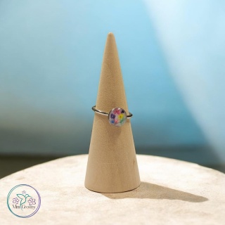 Regulowany pierścionek z kolorowymi kwiatuszkami