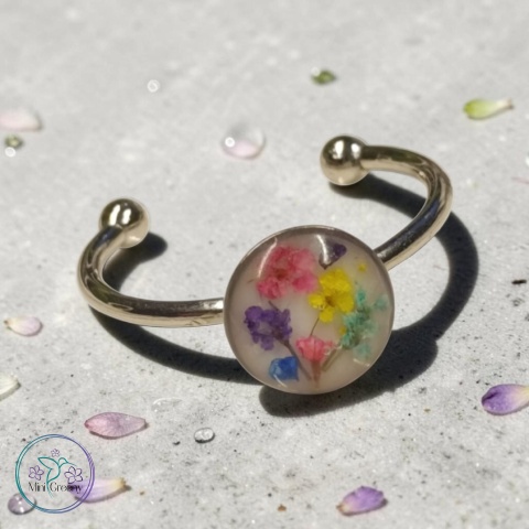 Regulowany pierścionek z kolorowymi kwiatuszkami