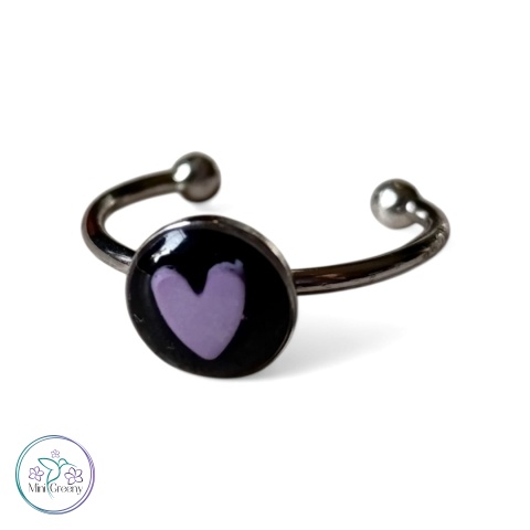 Regulowany pierścionek z lawendowym serduszkiem 