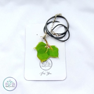 Wisior z gałązka lipy