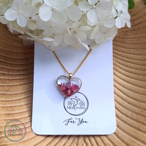 Wisiorek delikatne serce z żurawką