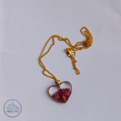 Wisiorek delikatne serce z żurawką