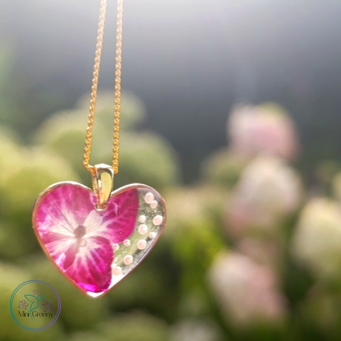 Wisiorek delikatne serce z hortensją