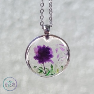 Delikatny okrągły wisiorek z zieloną trawą