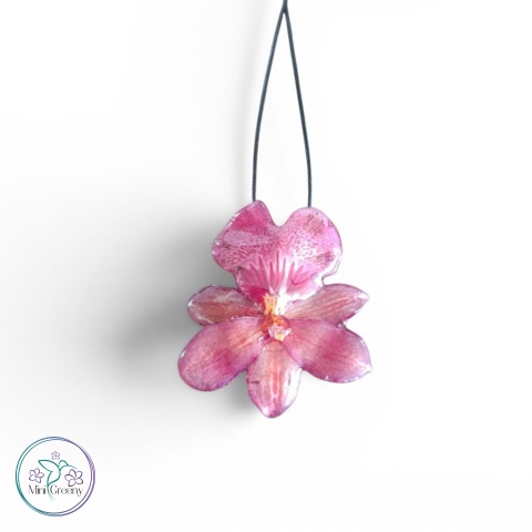 Wisior z naturalną orchideą w żywicy